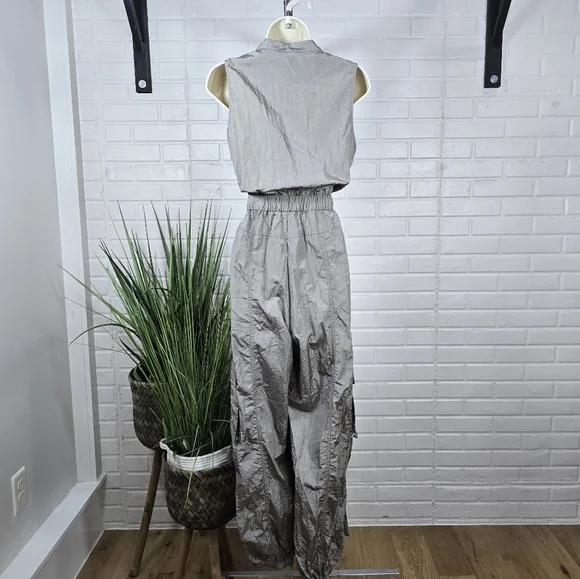 Forever 21 Gray Halographic Sleeveless Cargo Jumpsuit Size Large - Picture 8 of 16